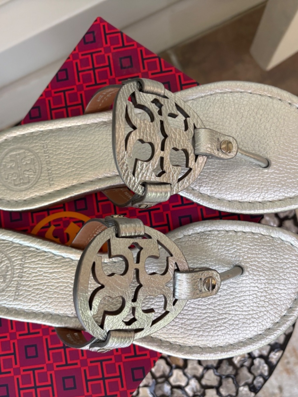Tory Burch Miller Flats, Size 7.5 Women Tumbled Silver Metallic Leather - Picture 3 of 7